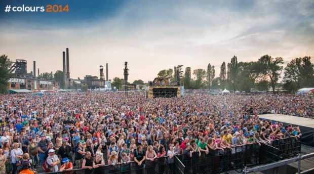 The crowd in front of the festivals' main stage