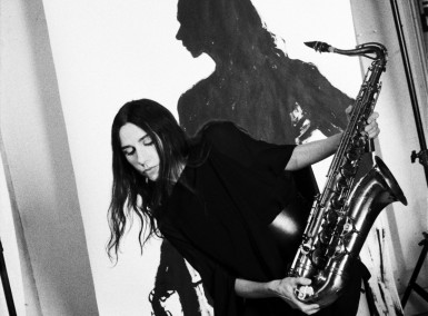 PJ Harvey - Photo by Maria Mochnacz