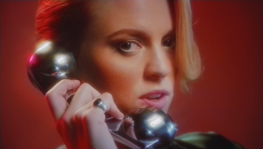 La Roux premieres 'Kiss And Not Tell' video | NBHAP